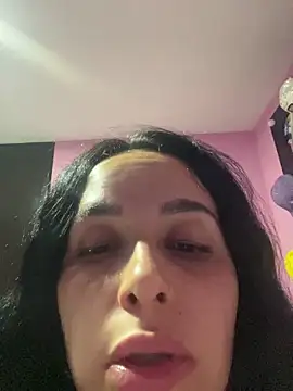 leila moretti online show from 04/28/26, 02:27