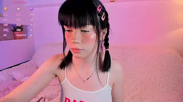 Snapshot of lisa_sunny_ chatting on 06/11/26, 11:25 lisa sunny online show from 06/11/26, 11:25