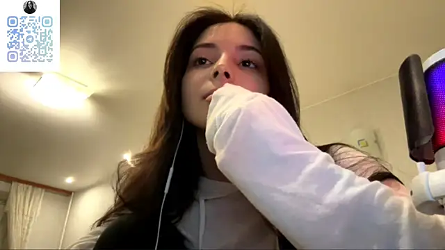 Snapshot of Mikytiki chatting on 03/15/26, 02:12 Mikytiki online show from 03/15/26, 02:12