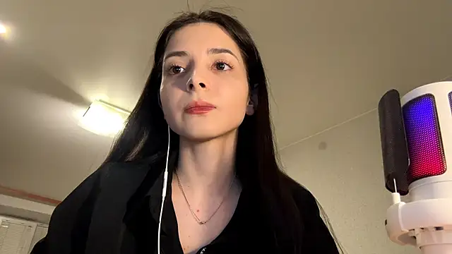 Snapshot of Mikytiki chatting on 03/18/26, 04:21 Mikytiki online show from 03/18/26, 04:21