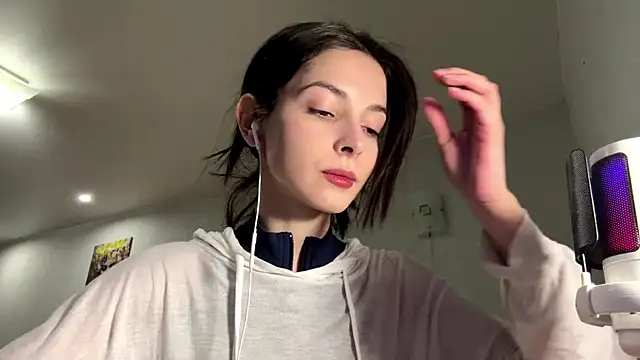 Snapshot of Mikytiki chatting on 03/21/26, 02:42 Mikytiki online show from 03/21/26, 02:42