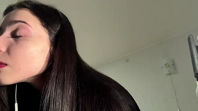 Snapshot of Mikytiki chatting on 03/25/26, 03:18 Mikytiki online show from 03/25/26, 03:18