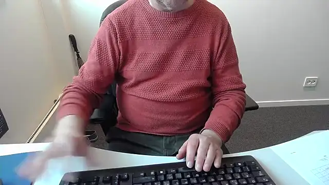 Snapshot of Buggemann chatting on 04/20/26, 06:16 Buggemann online show from 04/20/26, 06:16