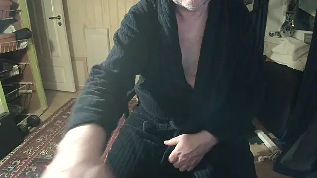 Snapshot of Buggemann chatting on 04/22/26, 02:36 Buggemann online show from 04/22/26, 02:36