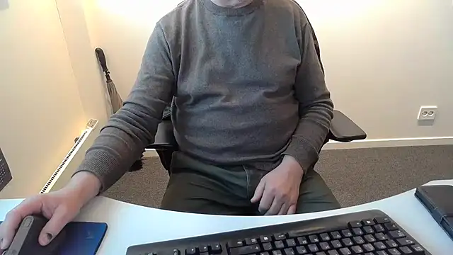 Snapshot of Buggemann chatting on 04/23/26, 04:24 Buggemann online show from 04/23/26, 04:24