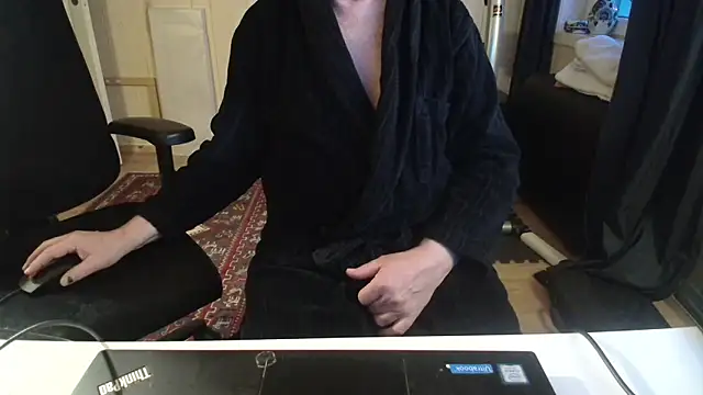 Snapshot of Buggemann chatting on 04/29/26, 03:21 Buggemann online show from 04/29/26, 03:21