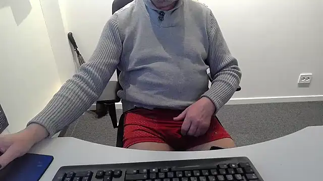 Snapshot of Buggemann chatting on 05/07/26, 03:12 Buggemann online show from 05/07/26, 03:12
