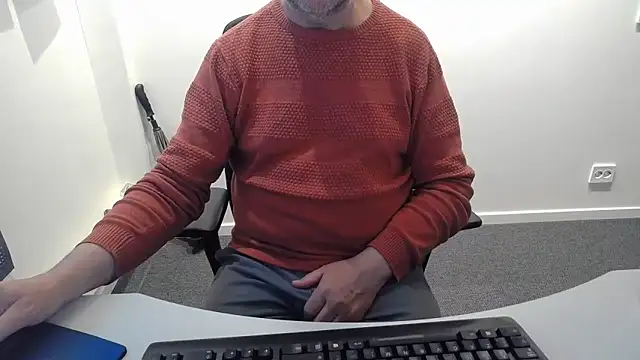 Snapshot of Buggemann chatting on 05/26/26, 03:13 Buggemann online show from 05/26/26, 03:13