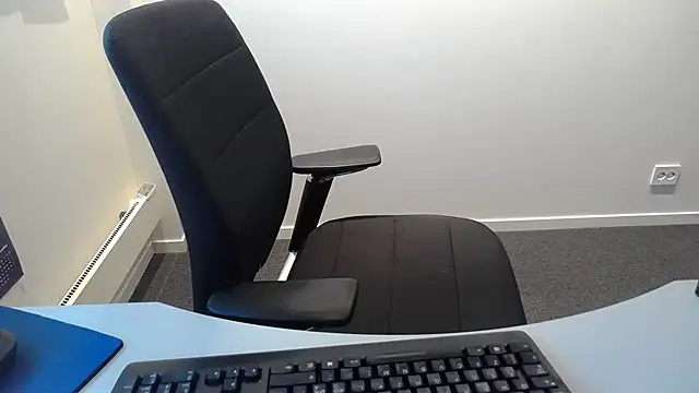Snapshot of Buggemann chatting on 06/08/26, 03:18 Buggemann online show from 06/08/26, 03:18