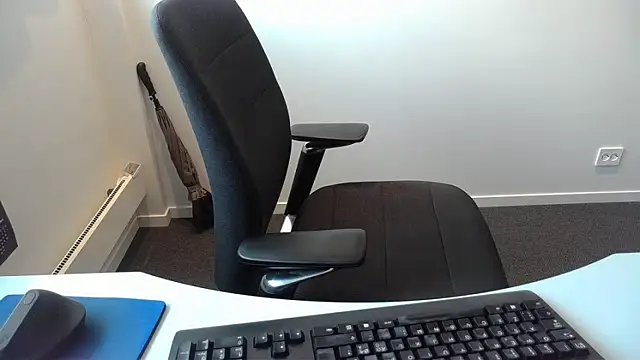 Snapshot of Buggemann chatting on 06/16/26, 04:59 Buggemann online show from 06/16/26, 04:59