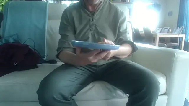 Snapshot of Buggemann chatting on 06/25/26, 04:45 Buggemann online show from 06/25/26, 04:45