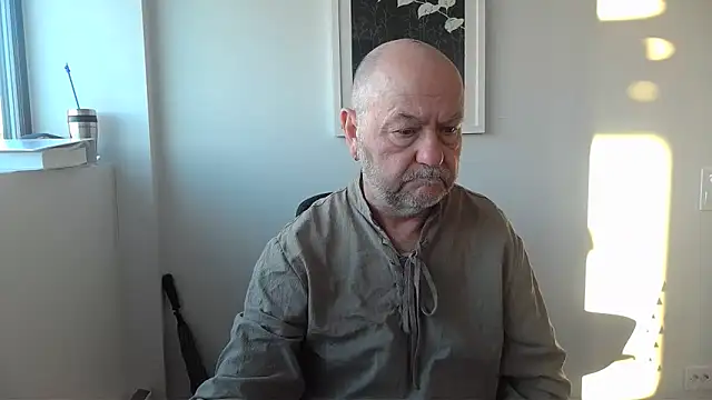 Snapshot of Buggemann chatting on 06/30/26, 03:29 Buggemann online show from 06/30/26, 03:29