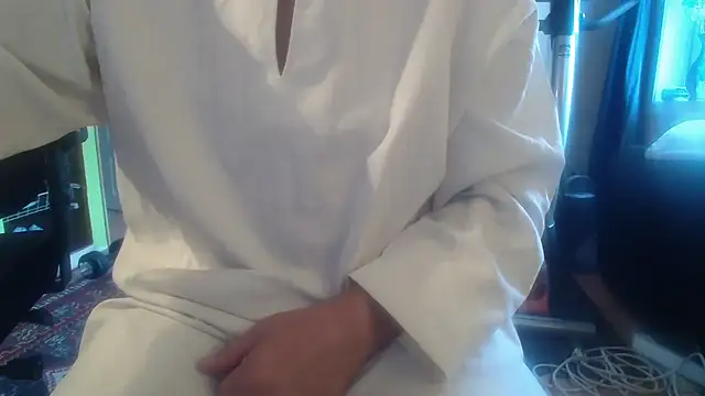 Snapshot of Buggemann chatting on 07/05/26, 03:56 Buggemann online show from 07/05/26, 03:56