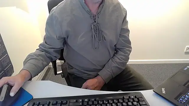 Snapshot of Buggemann chatting on 07/24/26, 03:15 Buggemann online show from 07/24/26, 03:15