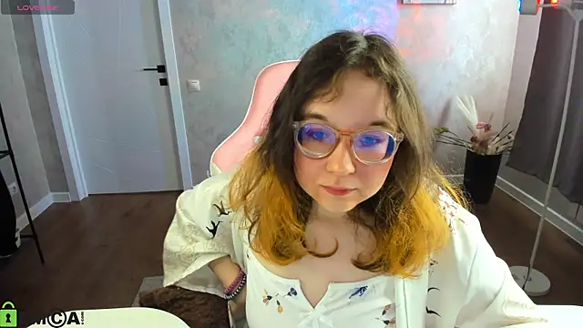 Snapshot of Aleks-caster chatting on 04/21/26, 01:18 Aleks-caster online show from 04/21/26, 01:18