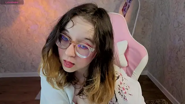 Snapshot of Aleks-caster chatting on 04/22/26, 09:33 Aleks-caster online show from 04/22/26, 09:33