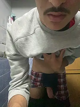 Snapshot of Achrafsad9i chatting on 04/02/26, 03:59 Achrafsad9i online show from 04/02/26, 03:59