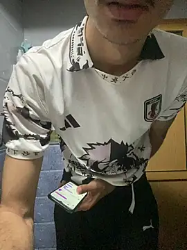 Snapshot of Achrafsad9i chatting on 04/05/26, 07:22 Achrafsad9i online show from 04/05/26, 07:22