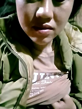 Snapshot of hasaki001 chatting on 03/11/26, 05:52 hasaki001 online show from 03/11/26, 05:52