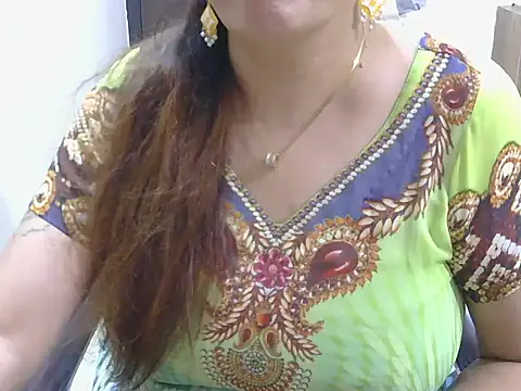 spicy Zara online show from 06/18/26, 11:25