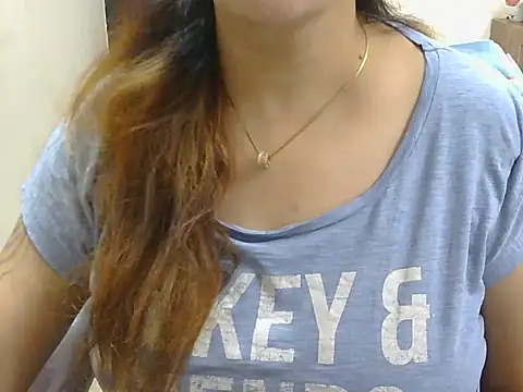 spicy Zara online show from 06/23/26, 12:25
