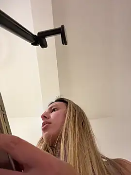EvaRyen  online show from 05/13/26, 04:04