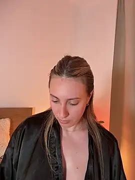 EvaRyen  online show from 05/19/26, 03:40