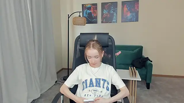 TiffanyJi online show from 03/12/26, 11:16