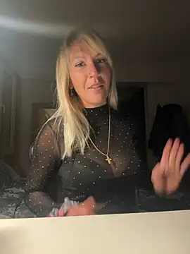 Snapshot of AtomBlondy chatting on 03/15/26, 09:21 AtomBlondy online show from 03/15/26, 09:21