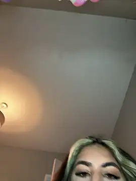 Snapshot of Sophialacex chatting on 03/13/26, 01:29 Sophialacex online show from 03/13/26, 01:29