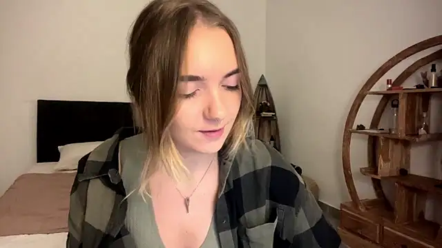 Snapshot of RoxyWet chatting on 04/20/26, 01:25 RoxyWet online show from 04/20/26, 01:25
