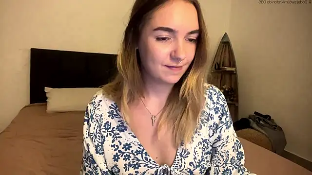 Snapshot of RoxyWet chatting on 04/30/26, 02:23 RoxyWet online show from 04/30/26, 02:23