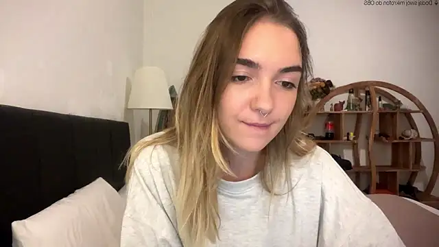 Snapshot of RoxyWet chatting on 05/08/26, 12:32 RoxyWet online show from 05/08/26, 12:32