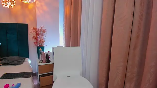 SabrinaWarren  online show from 06/02/26, 12:56