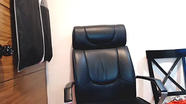 Snapshot of horsemeatcock_ellison chatting on 04/14/26, 04:35 horsemeatcock ellison online show from 04/14/26, 04:35