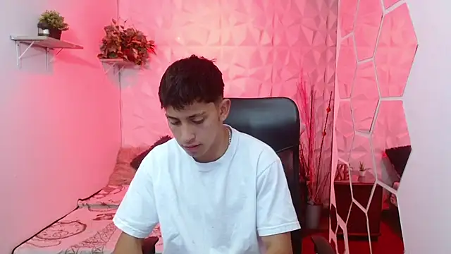 Snapshot of Kei_23 chatting on 03/25/26, 11:38 Kei 23 online show from 03/25/26, 11:38