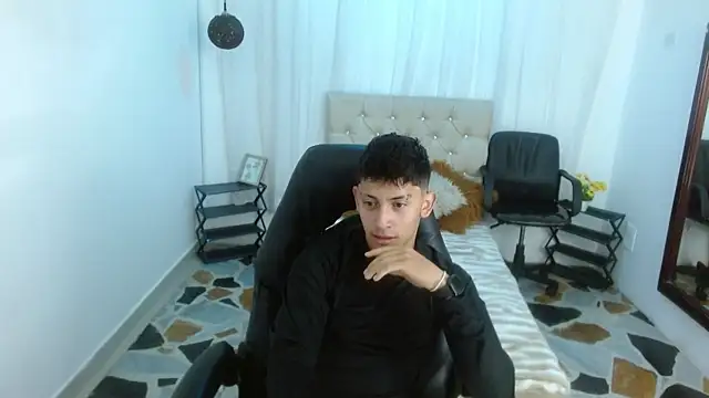 Snapshot of Kei_23 chatting on 04/15/26, 01:40 Kei 23 online show from 04/15/26, 01:40