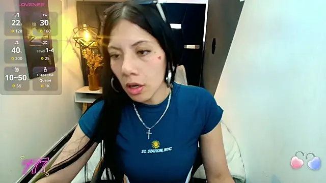Snapshot of Abril_Fox__ chatting on 04/30/26, 08:57 Abril Fox online show from 04/30/26, 08:57