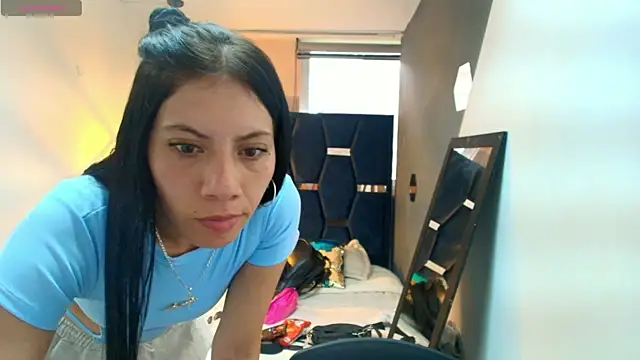 Snapshot of Abril_Fox__ chatting on 05/05/26, 07:33 Abril Fox online show from 05/05/26, 07:33