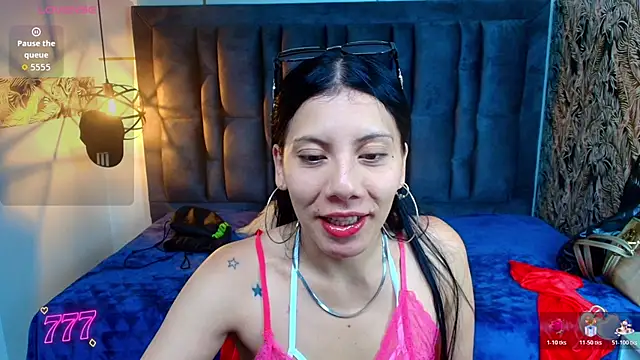 Snapshot of Abril_Fox__ chatting on 06/13/26, 04:27 Abril Fox online show from 06/13/26, 04:27