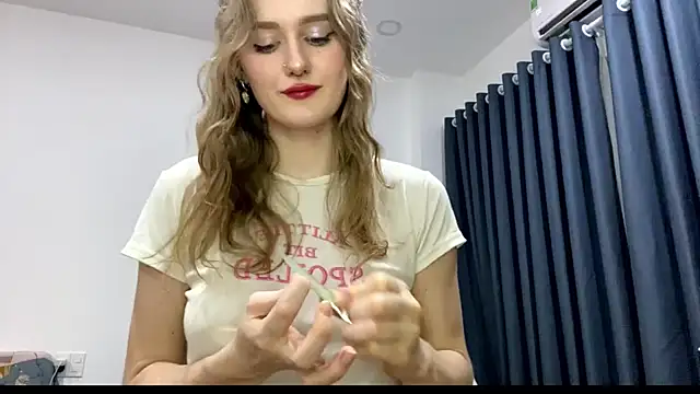 Snapshot of JanesSpace chatting on 04/02/26, 04:59 JanesSpace online show from 04/02/26, 04:59