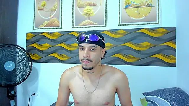 Snapshot of Leon_Hotx chatting on 04/14/26, 02:39 Leon Hotx online show from 04/14/26, 02:39