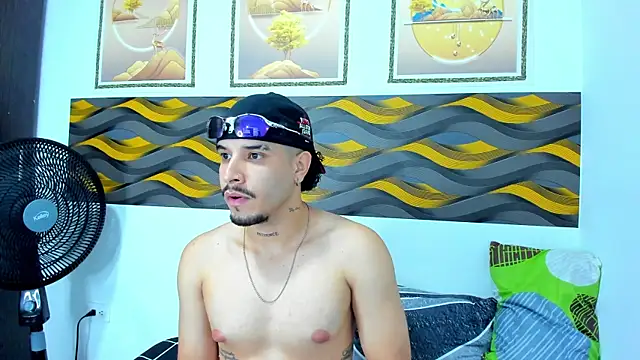Snapshot of Leon_Hotx chatting on 04/15/26, 02:29 Leon Hotx online show from 04/15/26, 02:29