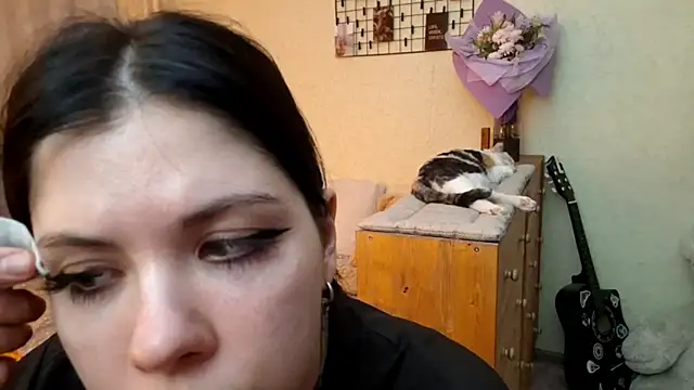 Snapshot of MiaTemptress chatting on 04/21/26, 02:23 MiaTemptress online show from 04/21/26, 02:23