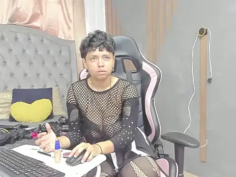 Snapshot of NikiEvanz chatting on 03/18/26, 08:01 NikiEvanz online show from 03/18/26, 08:01