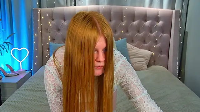 Snapshot of JessicaEmber chatting on 04/10/26, 05:23 JessicaEmber online show from 04/10/26, 05:23