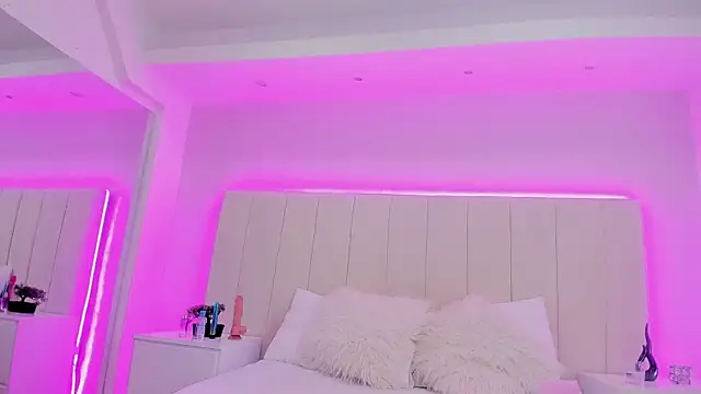 Snapshot of cintya_evans chatting on 04/19/26, 07:05 cintya evans online show from 04/19/26, 07:05