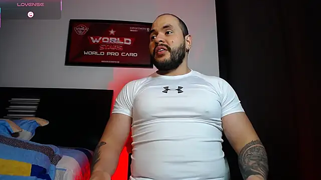 Snapshot of Axel_Dominus chatting on 04/15/26, 03:02 Axel Dominus online show from 04/15/26, 03:02