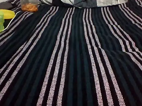 Snapshot of desilund0230 chatting on 04/16/26, 06:52 desilund0230 online show from 04/16/26, 06:52