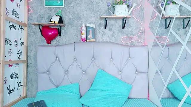 Snapshot of Sophia_xoxo1 chatting on 03/19/26, 02:43 Sophia xoxo1 online show from 03/19/26, 02:43